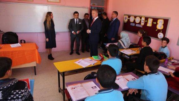Sivas Valisi Davut GÜL´ün Karacaören İlkokulu Ziyareti