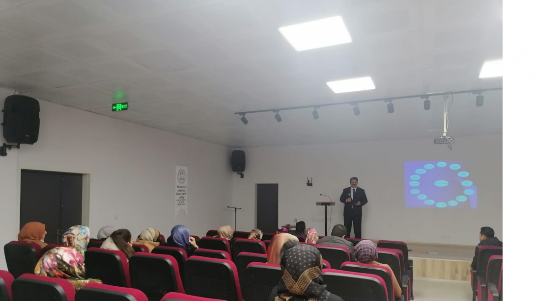 Sivas Cumhuriyet Üniversitesi İlahiyat Fakültesi Felsefe ve  Din Bilimleri Bölümü Din Eğitimi Anabilim Dalı Başkanı Prof. Dr. Hüseyin Yılmaz tarafından seminer verildi