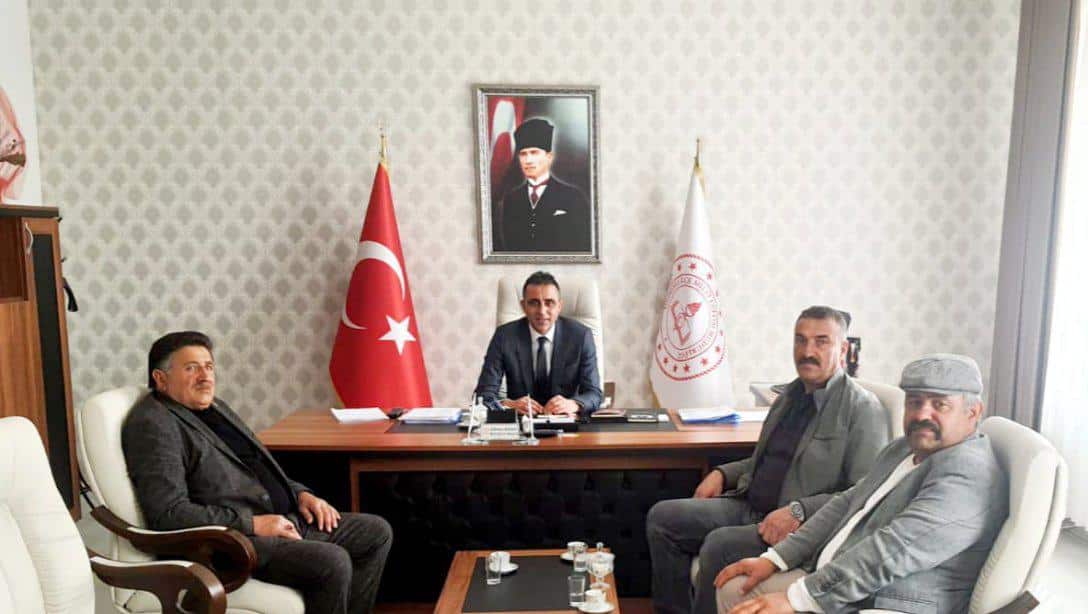 Mhp İlçe Başkanı Ahmet Gür ve Yönetim Kurulu Üyeleri Milli Eğitim Müdürümüz Gökhan DOĞAN'a hayırlı olsun ziyaretinde bulundu.