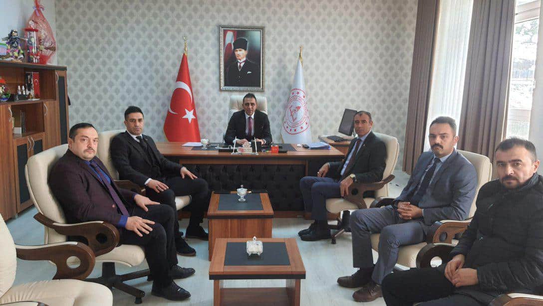Türk Eğitim-Sen Sivas Şube Başkanı Yüksel YİĞİT,Yönetim Kurulu Üyeleri ve İlçe Yönetimi ile birlikte, İlçe Milli Eğitim Müdürümüz Gökhan DOĞAN'a hayırlı olsun ziyaretinde bulundular