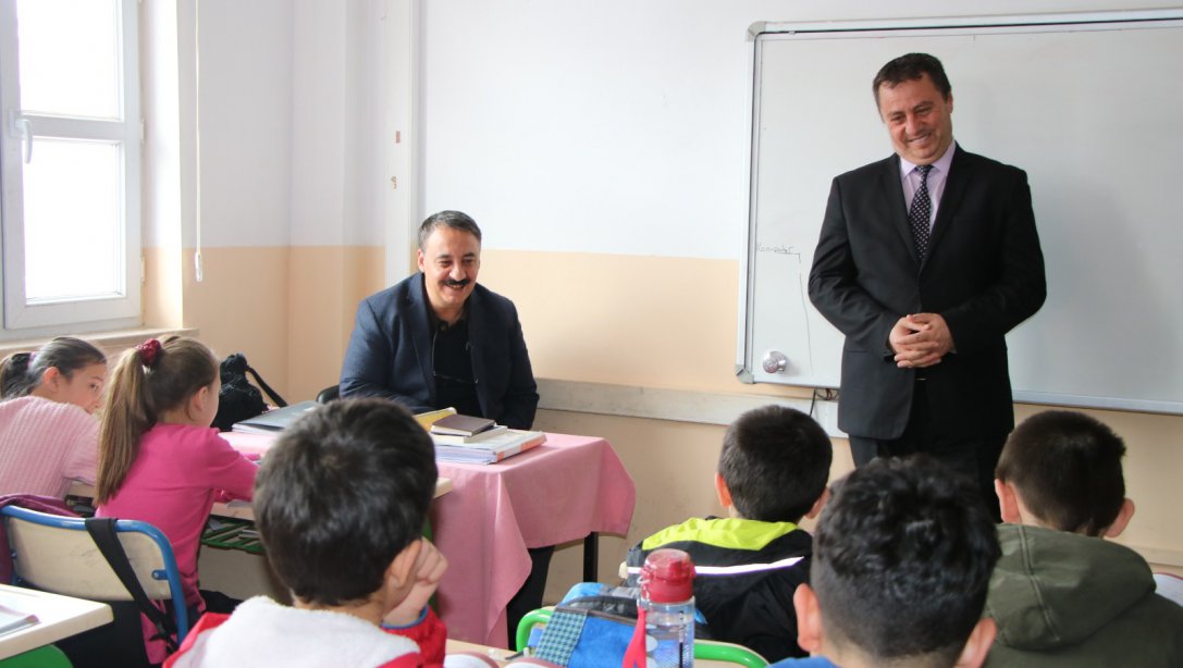 Yıldızeli Kaymakamı Sayın Altay KARADAĞ ve İlçe Milli Eğitim Müdürümüz Erdal KARADAĞ Kalın okulunu ziyaret etti....