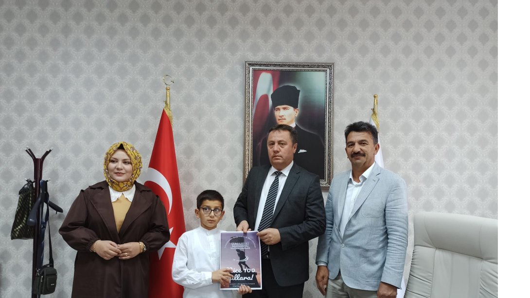 Yıldızeli Anadolu İmam Lisesinden öğrencimiz Mehmet Akif Çamcı Cumhuriyetimizin 100.Yılını Kutlama Programı Kapsamında Dergi hazırladı