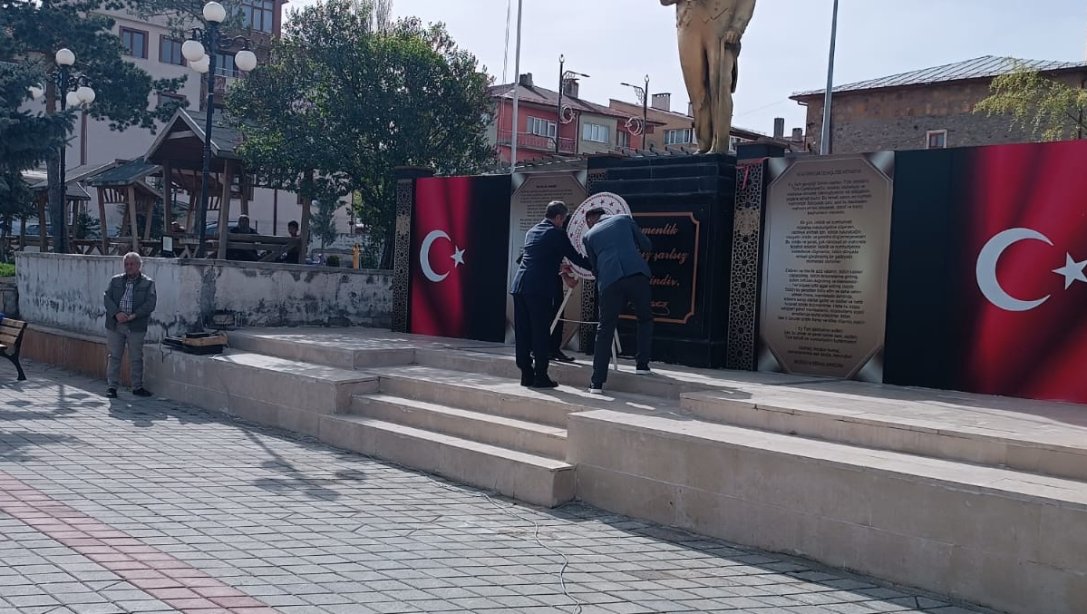 23 Nisan Ulusal Egemenlik ve Çocuk Bayramı münasebetiyle Atatürk Anıtında Çelenk Sunma Töreni düzenlendi.