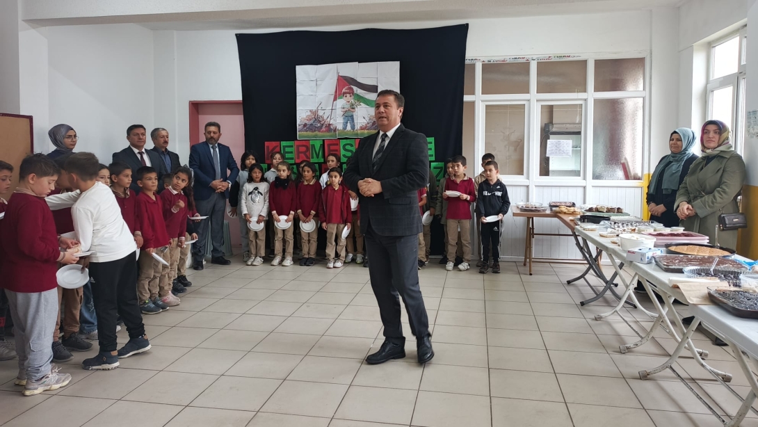 Yıldızeli Borsa İstanbul Cumhuriyet İlkokulunda Filistine Yararına Düzenlenen Kermes Etkinliği